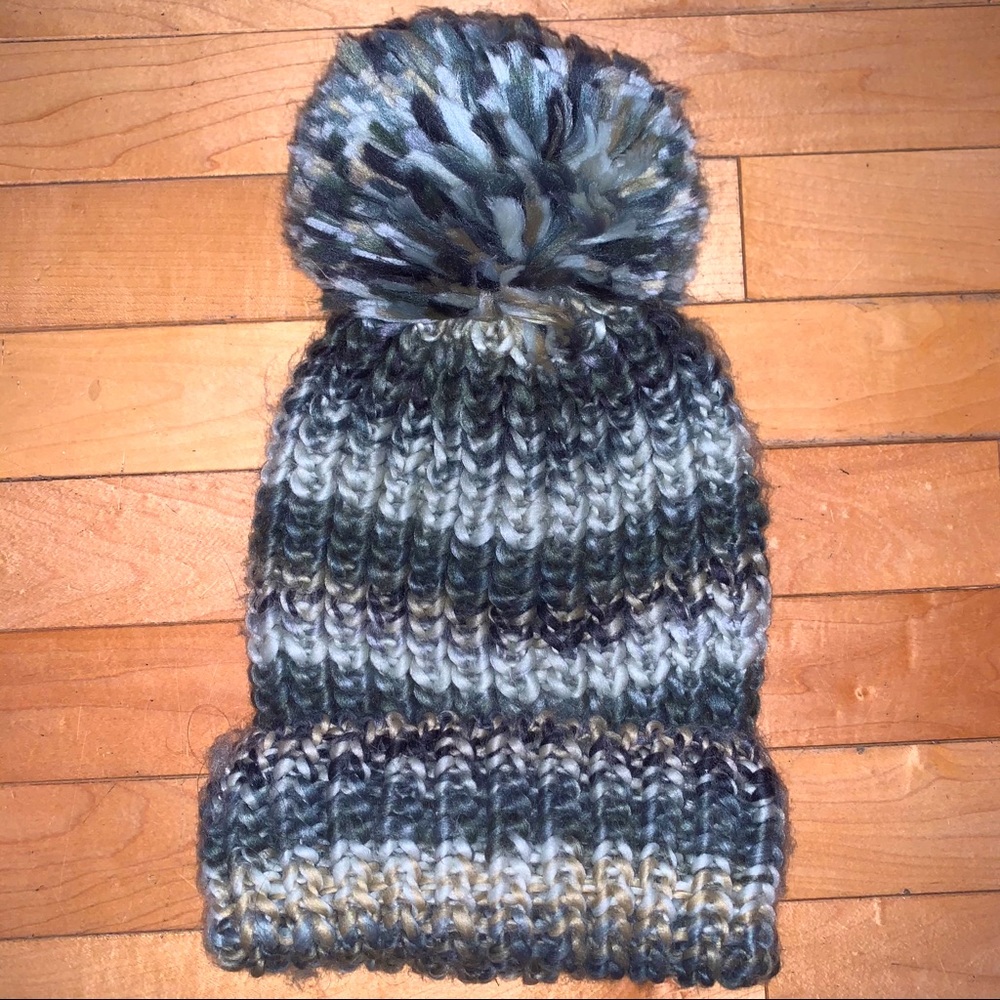 American Eagle Grey Winter Poof Beanie